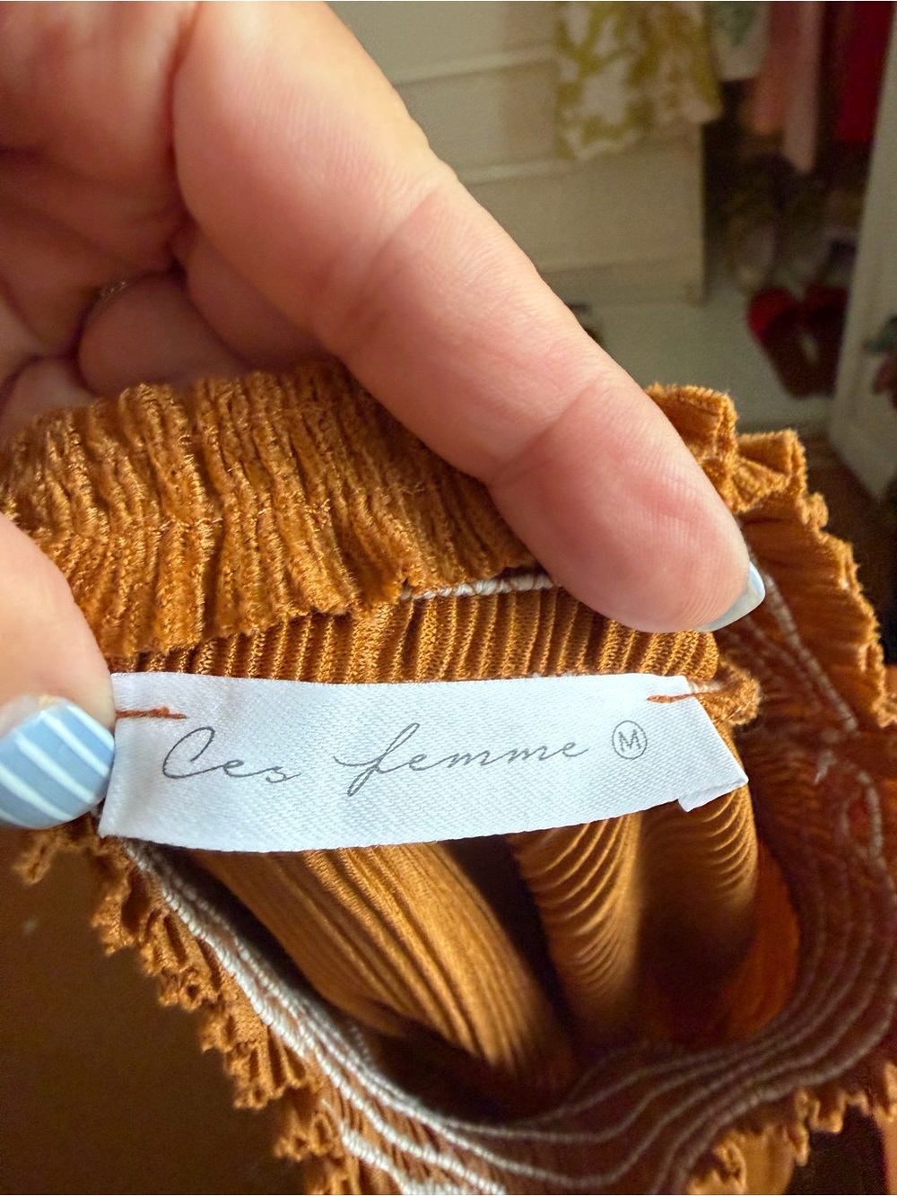 Ces Femme Rust/Brown Pleated Mock Neck Long Sleeve. - Picture 2 of 2